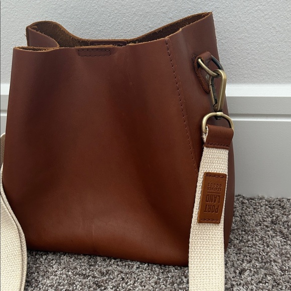 Portland Leather Bucket Bag - Picture 3 of 3